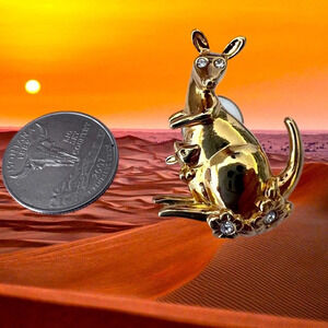 Vintage Avon Pin Brooch Gold Toned Kangaroo Joey And Flowers With Rhinestones